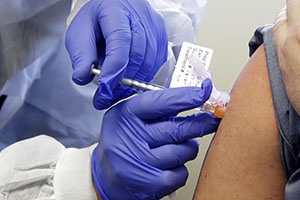 Vaccination Key to Battling Omicron: WHO